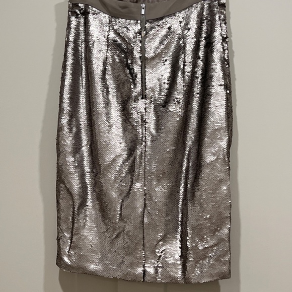 Banana Republic Silver Sequin Pencil Skirt NWT Size 6 - Picture 3 of 4